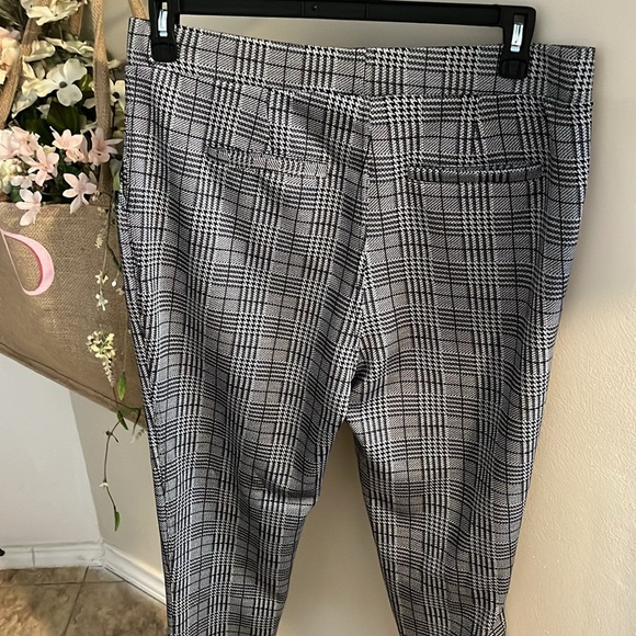 Houndstooth Plaid Dressy Leggings - Picture 5 of 5